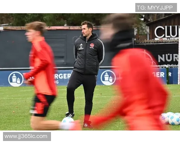 汉堡主帅克雷斯波：提高警惕，全力战胜对手！